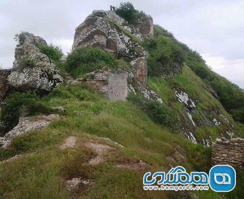 قلعه آوارسین یکی از قلاع تاریخی آذربایجان شرقی است قلعه آوارسین یکی از قلاع تاریخی آذربایجان شرقی است